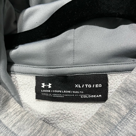 Under Armour Gray and Black Athletic Sweater cold gear wear loose fit - Picture 3 of 3